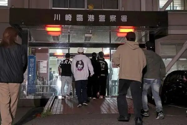 报警9次全部无视，搜查3次没找到床底下的尸体——神奈川县警又把日本网友整破防了