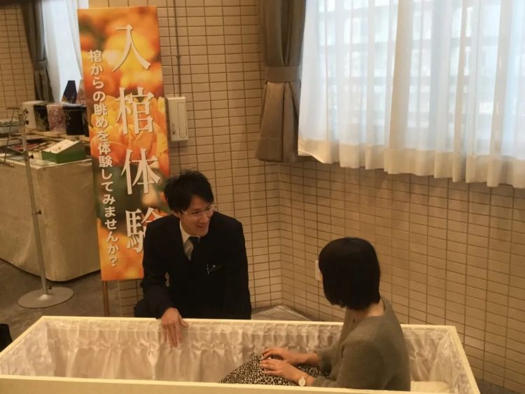 四分之一日本年轻人已经在安排自己的后事了...