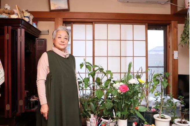 日本妈妈连生9孩，27年每天洗35公斤衣服，丈夫拼命赚钱，如今两人却分居了