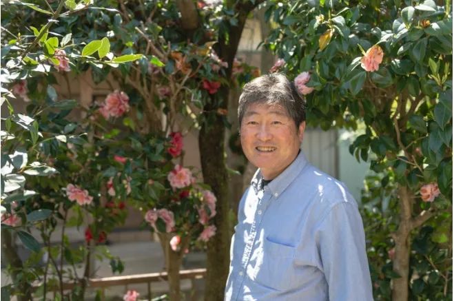 日本妈妈连生9孩，27年每天洗35公斤衣服，丈夫拼命赚钱，如今两人却分居了