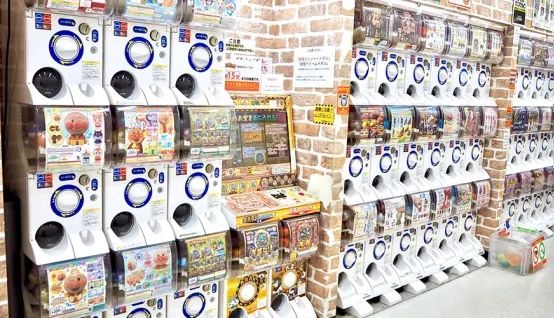 “盲盒”、“限定”不都是你们日本人发明的？咋还是能被咱的Labubu套牢？