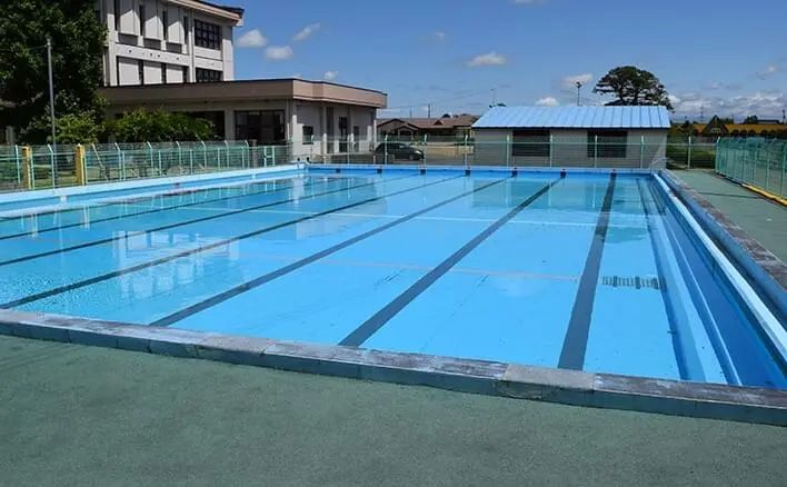 日本小学一堂游泳课竟烤熟62个屁股？