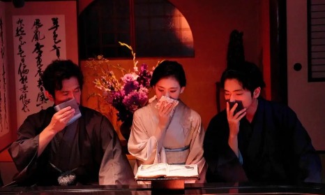 抬着性神雕像游街，还写色色的诗...怎么到了今天日本人却反而性压抑了？