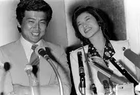 73岁三浦友和不靠儿孙不住豪宅，只想和山口百惠安静老去