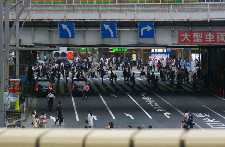 日本最低工资首次全面突破1千日元 39个地区上调幅度超基准