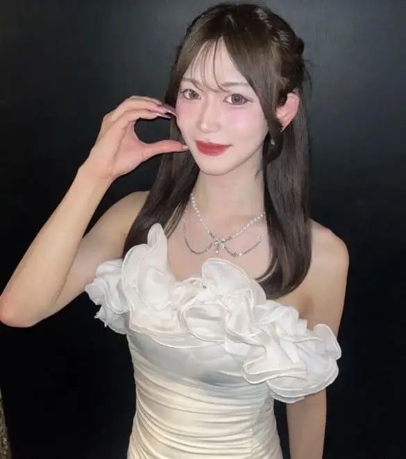日本22岁头牌陪酒女，过去竟是一身汗臭的棒球体育生？
