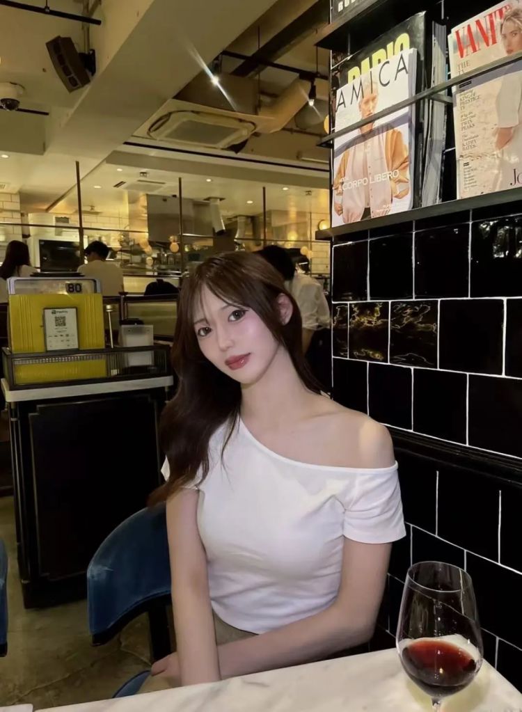 日本22岁头牌陪酒女，过去竟是一身汗臭的棒球体育生？