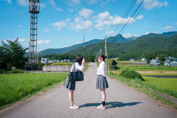 第255期：日本建外国人公寓？大阪世博烟花致游客受伤；知名电音女团解散？乐队结婚潮？ | 百通板