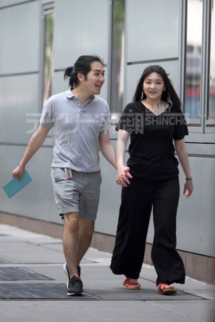 真子公主婚后四年:购置亿元新居 专注育儿生活 真子公主婚后四年:购置亿元新居 专注育儿生活