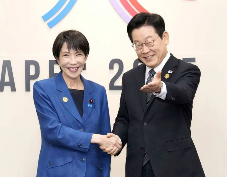 李在明总统赠高市早苗首相韩国化妆品与海苔