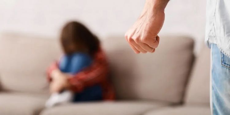 比“裸孩”还惨!继父和亲生母亲长年虐女,致其大小便失禁,却只被判12年?! 比“裸孩”还惨!继父和亲生母亲长年虐女,致其大小便失禁,却只被判12年?!