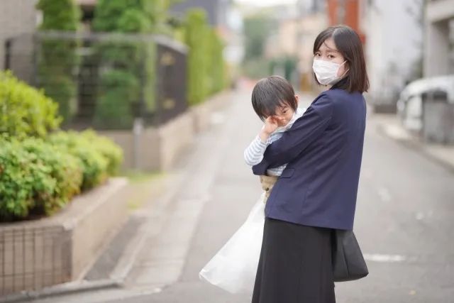 比“裸孩”还惨!继父和亲生母亲长年虐女,致其大小便失禁,却只被判12年?! 比“裸孩”还惨!继父和亲生母亲长年虐女,致其大小便失禁,却只被判12年?!