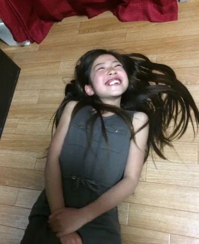 17岁日本辣妹辍学边当杂志模特边工地搬砖,长指甲断了上胶水,和工友打成一片? 17岁日本辣妹辍学边当杂志模特边工地搬砖,长指甲断了上胶水,和工友打成一片?