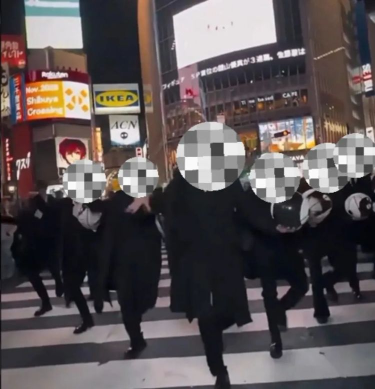 中国男游客浅草寺大喊「鬼子」...用「冥币求签」还拍片吸流量，网友怒了