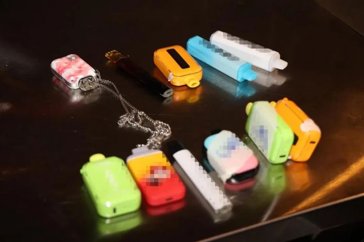 冲绳陷落，东京告急：肆虐台湾新加坡的“丧尸烟弹”正在日本蔓延