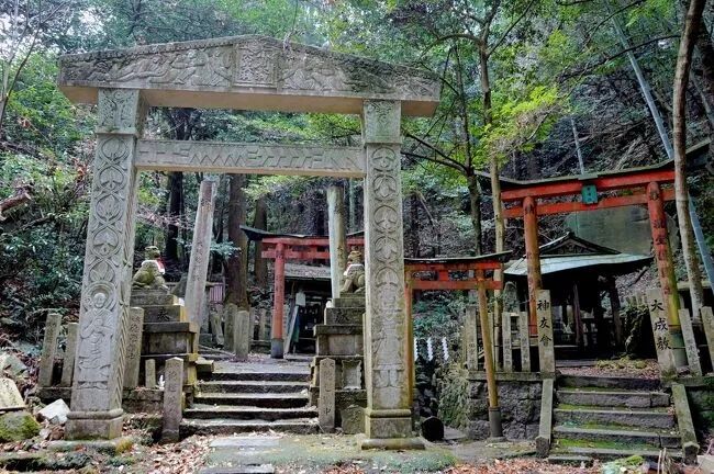 一年消失上百座，日本的神社正在经历什么？