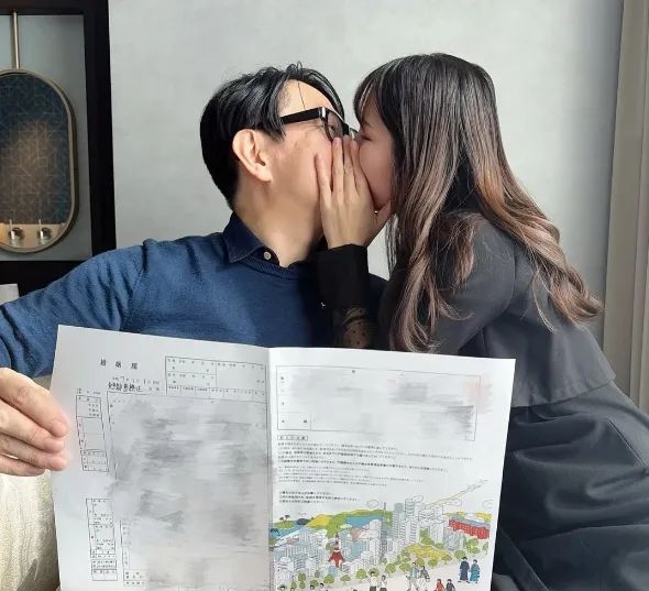 日本销冠女孩如愿嫁50岁大叔,上综艺秀恩爱却被喷“找干爹”?比起金钱,她直言更担心“造人没劲”… 日本销冠女孩如愿嫁50岁大叔,上综艺秀恩爱却被喷“找干爹”?比起金钱,她直言更担心“造人没劲”…