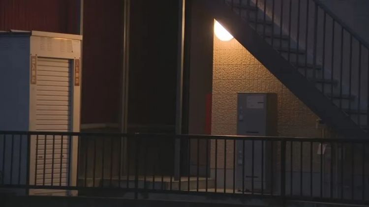 日本准妈妈不堪前男友骚扰报警,数日后还是被用定位娃娃找到杀害于家中…… 日本准妈妈不堪前男友骚扰报警,数日后还是被用定位娃娃找到杀害于家中……