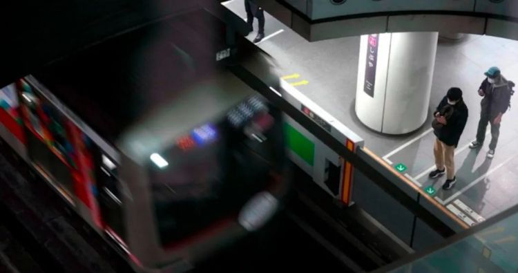 东京男性每6人就有1人「搭电车被性骚扰」，4成来自同性「男人摸」，4成来自女性，还有2成性别不明……