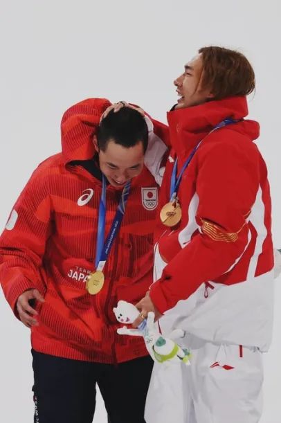 苏翊鸣冬奥会上对两位日本选手 苏翊鸣冬奥会上对两位日本选手