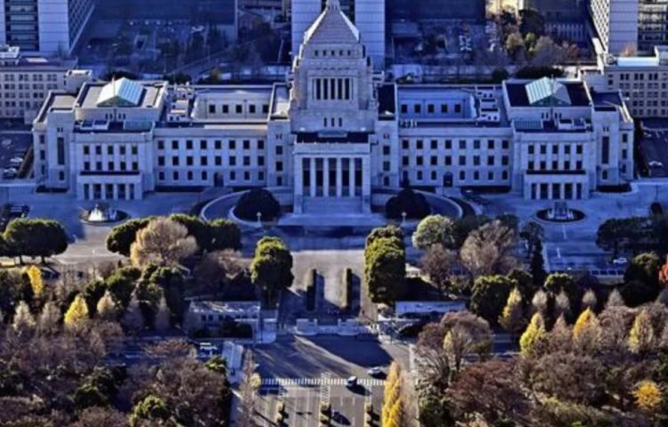 第275期：众议院选举大胜 日本进入高市早苗首相时代？米兰冬奥日本花滑团体摘银；平成的山口百惠闪婚？| 百通板