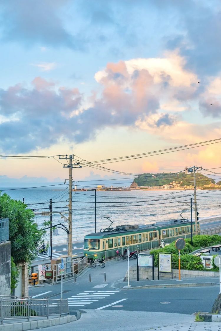 第275期：众议院选举大胜 日本进入高市早苗首相时代？米兰冬奥日本花滑团体摘银；平成的山口百惠闪婚？| 百通板