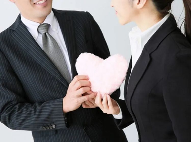 被同学父亲玩弄6年感情，21岁日本少女放火烧屋？被判6年，日本网友却纷纷同情……