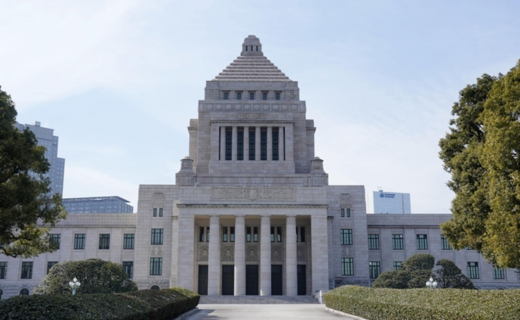 日本政府提交122万亿日元预算案 日本政府提交122万亿日元预算案