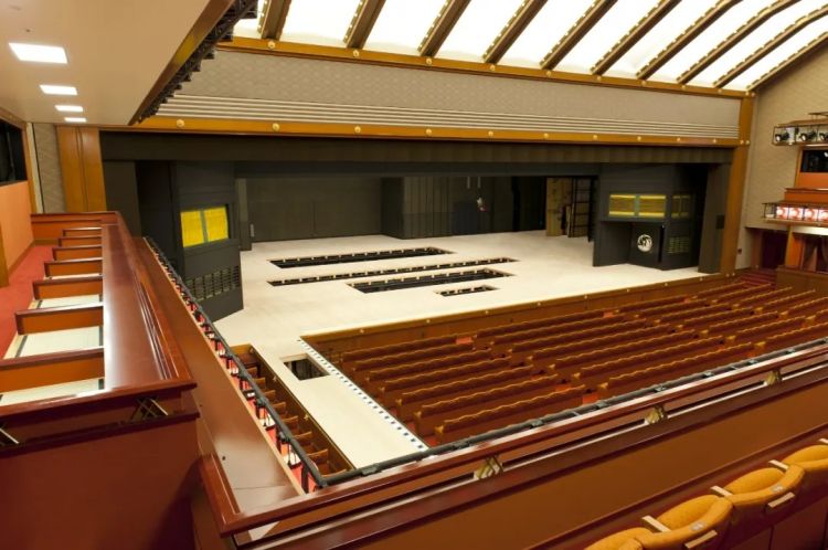 红木、金漆、四百年：在东京与京都，推开歌舞伎的大门