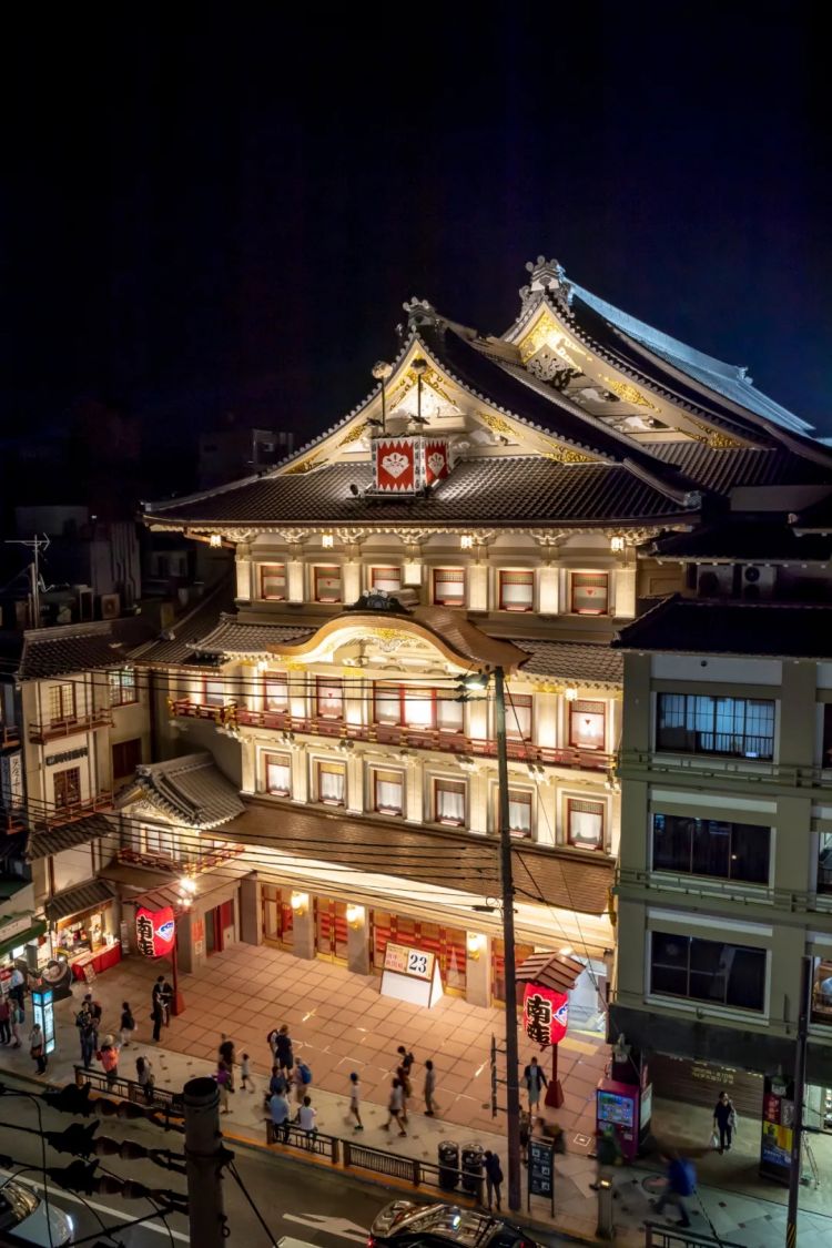 红木、金漆、四百年：在东京与京都，推开歌舞伎的大门