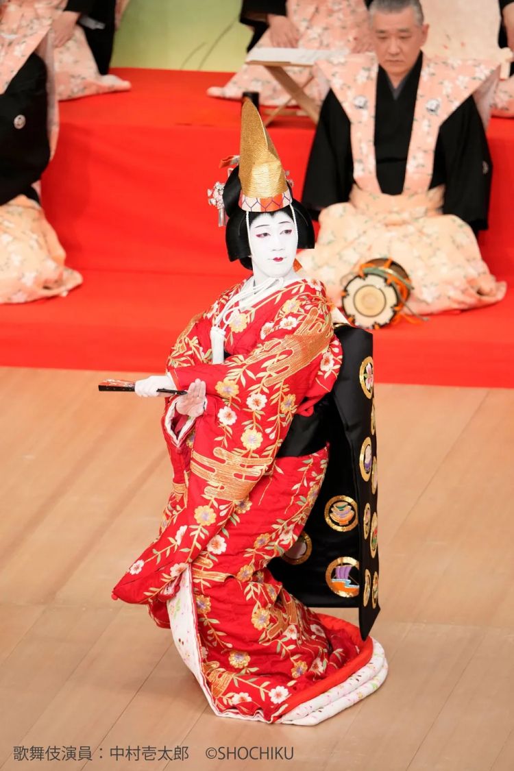 红木、金漆、四百年：在东京与京都，推开歌舞伎的大门