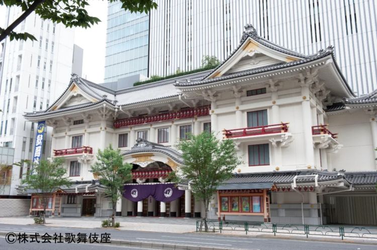 红木、金漆、四百年：在东京与京都，推开歌舞伎的大门