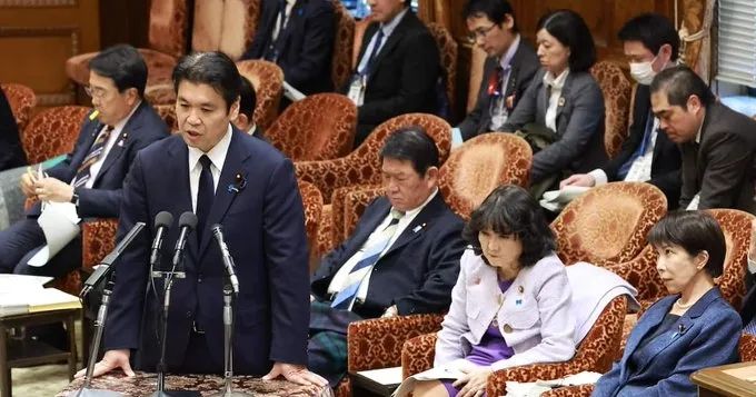 日本文科省大臣与有夫之妇出轨，还说“最讨厌高市早苗”！高市却容其留任，还鼓励“好好干”？