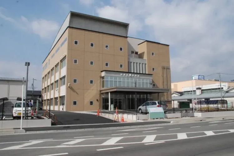 日本小警察被上司强迫贪污,2年内贪5万块?女儿的一句话,让他决定离职前干票大的… 日本小警察被上司强迫贪污,2年内贪5万块?女儿的一句话,让他决定离职前干票大的…