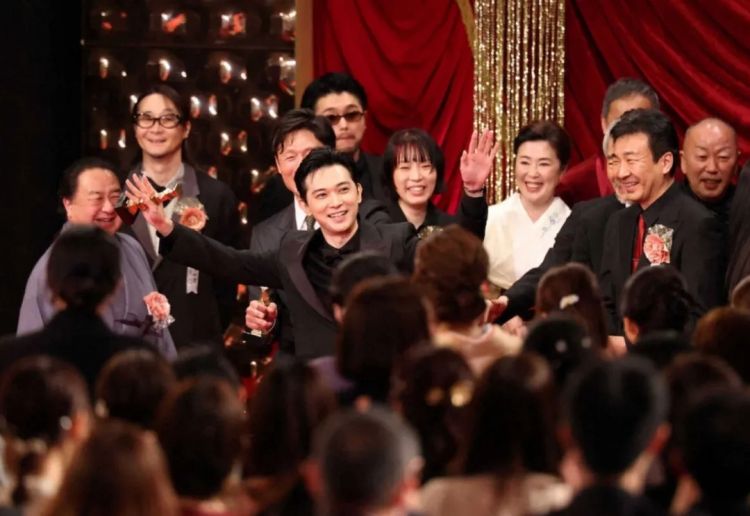 第280期:高市早苗否决女性天皇论?本田汽车估算巨额赤字?经典日剧《深夜食堂》将拍续集;第49届日本电影学院奖 | 百通板 第280期:高市早苗否决女性天皇论?本田汽车估算巨额赤字?经典日剧《深夜食堂》将拍续集;第49届日本电影学院奖 | 百通板