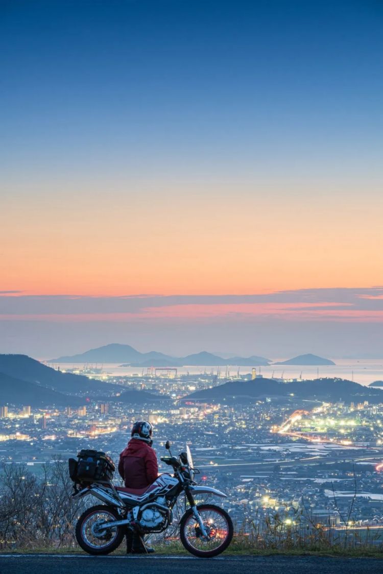 第280期:高市早苗否决女性天皇论?本田汽车估算巨额赤字?经典日剧《深夜食堂》将拍续集;第49届日本电影学院奖 | 百通板 第280期:高市早苗否决女性天皇论?本田汽车估算巨额赤字?经典日剧《深夜食堂》将拍续集;第49届日本电影学院奖 | 百通板