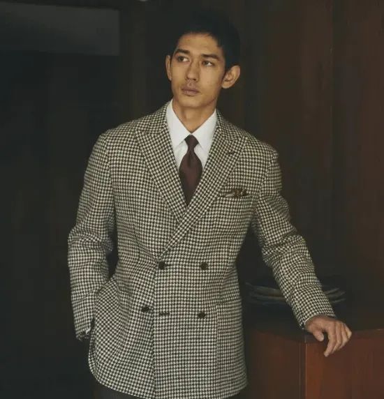 双喜临门！40岁“初恋”女神满岛光官宣再婚与怀孕消息！二婚竟是小8岁的超模天菜？