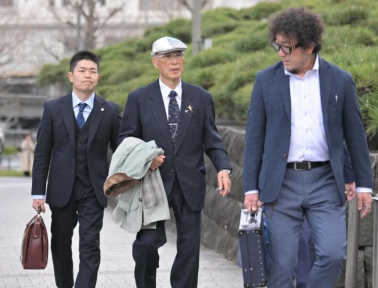 第282期：东京万人集会抗议高市早苗修宪？自卫队军官闯入中国大使馆；日本或于4月实现学校免费供餐？内田有纪X柏原崇秘密完婚？| 百通板