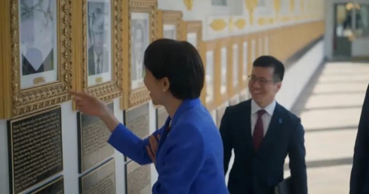 高市早苗欲讨好马克龙，拉着他上演“龟派气功”？日本网民气不打一处来，但却有人夸她有“大智慧”？