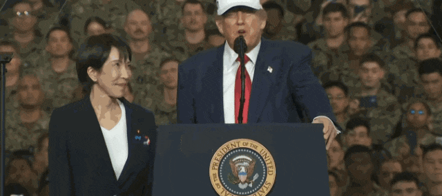 高市早苗欲讨好马克龙，拉着他上演“龟派气功”？日本网民气不打一处来，但却有人夸她有“大智慧”？