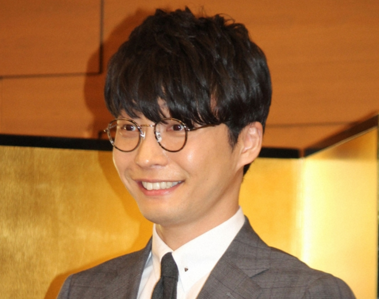 星野源十年电台节目落幕 万封听众来信告别 星野源十年电台节目落幕 万封听众来信告别