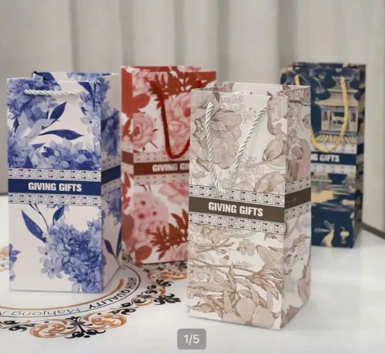 霸王茶姬遭遇日本“粘贴式抄袭”，LOGO花旦换和服，菜单包装全复制，连日网友都怒了！