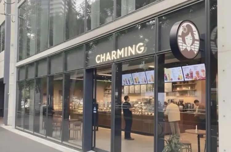 霸王茶姬遭遇日本“粘贴式抄袭”，LOGO花旦换和服，菜单包装全复制，连日网友都怒了！