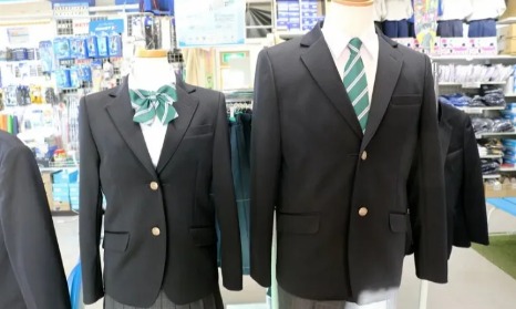 一套校服竟要两千块？！“抹除个性”的统一校服正在日本逐渐登场……