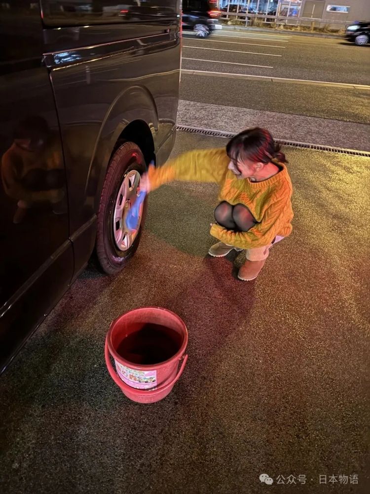 日本地下偶像见面会出现“0人到场”，女团们哭了的照片惹人心疼后人气暴涨
