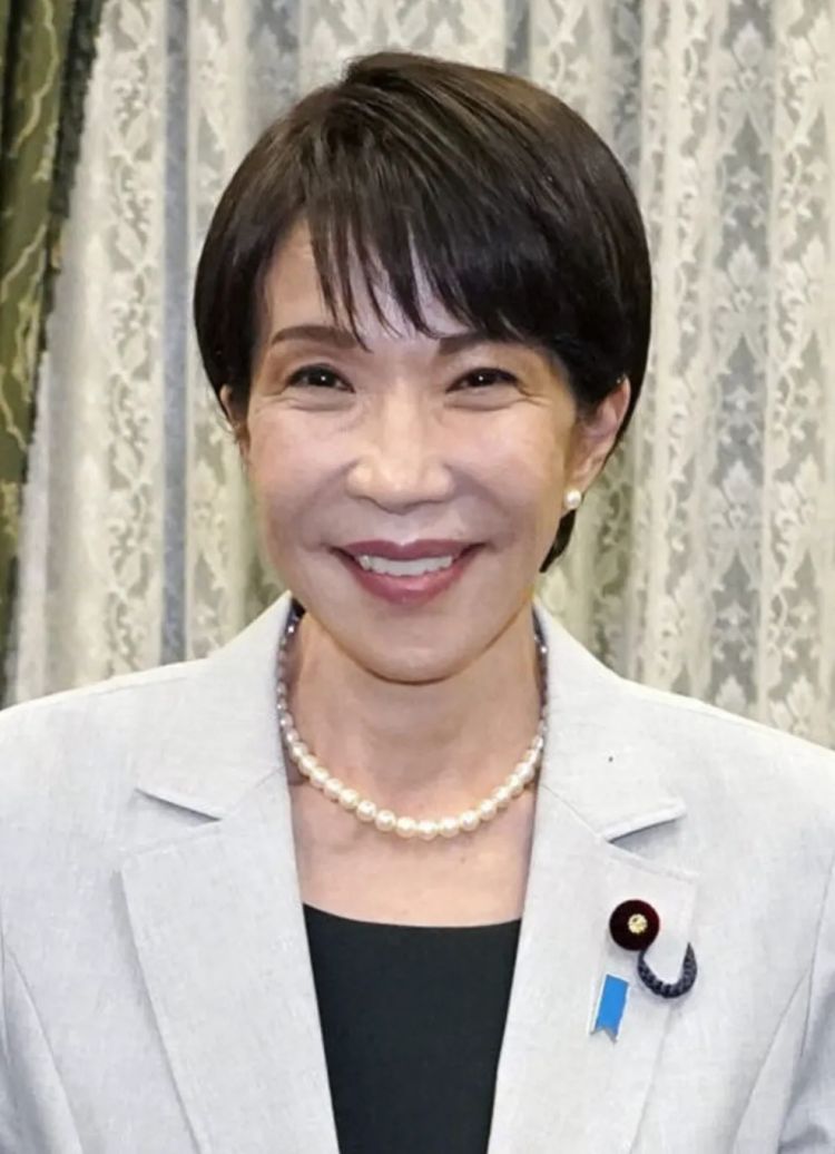 第285期：高市早苗入选时代百大人物 但支持率再创新低？日本大幅放宽武器出口限制？网飞将拍高达真人版 | 百通板