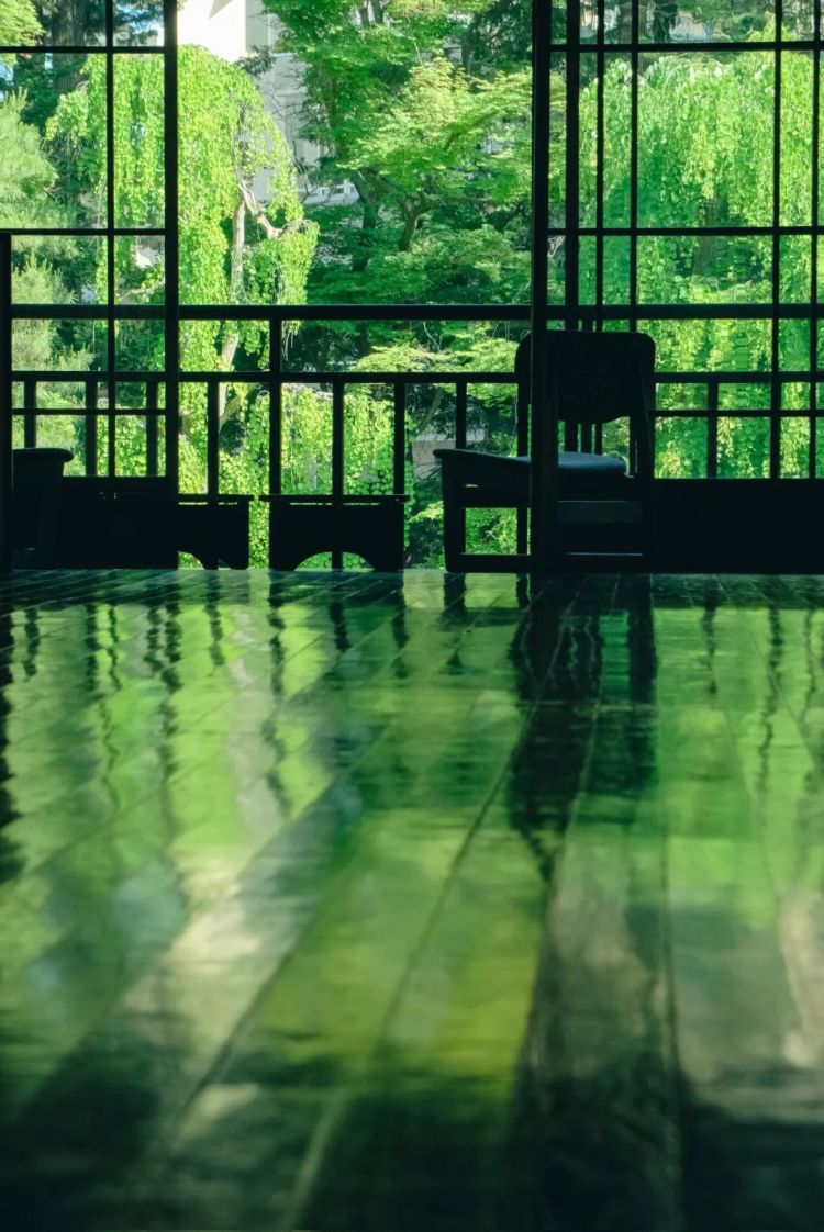 第285期：高市早苗入选时代百大人物 但支持率再创新低？日本大幅放宽武器出口限制？网飞将拍高达真人版 | 百通板