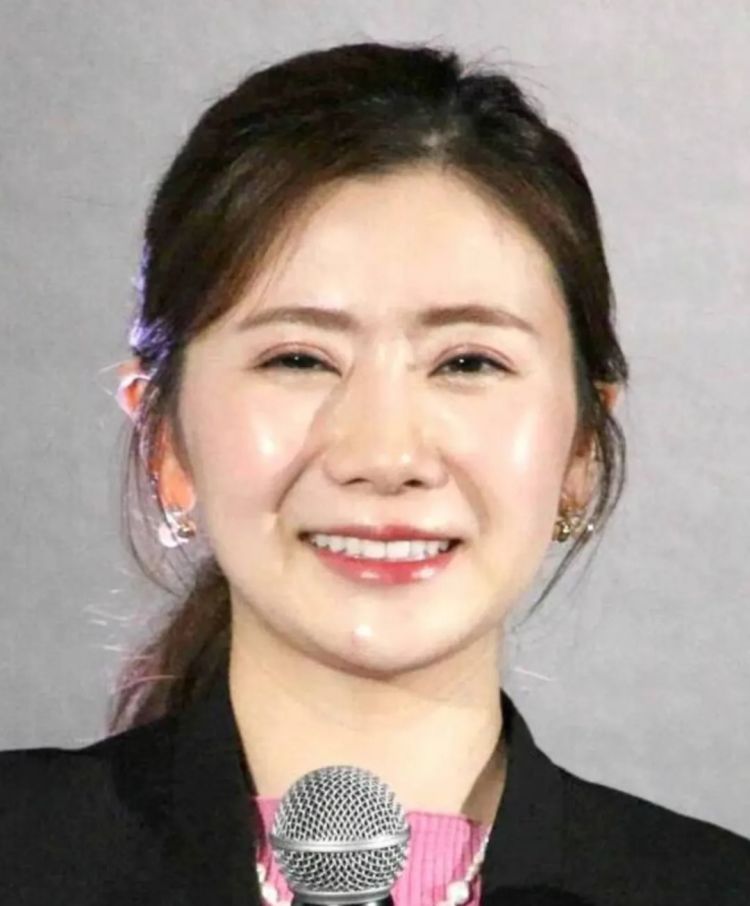 第285期：高市早苗入选时代百大人物 但支持率再创新低？日本大幅放宽武器出口限制？网飞将拍高达真人版 | 百通板