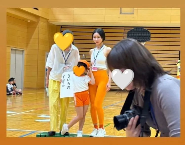 日本妈妈穿着“清凉”参加幼儿园运动会，被喷为抢风头？日网：在场所有爸爸都忍不住了…