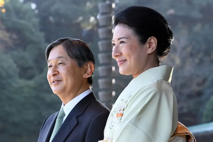 “这一生我会用尽全力守护你”：日本天皇夫妇成婚33周年，重温两人那些治愈温柔的笑容